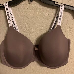 Victoria’s Secret T-shirt Bra Demi 38D